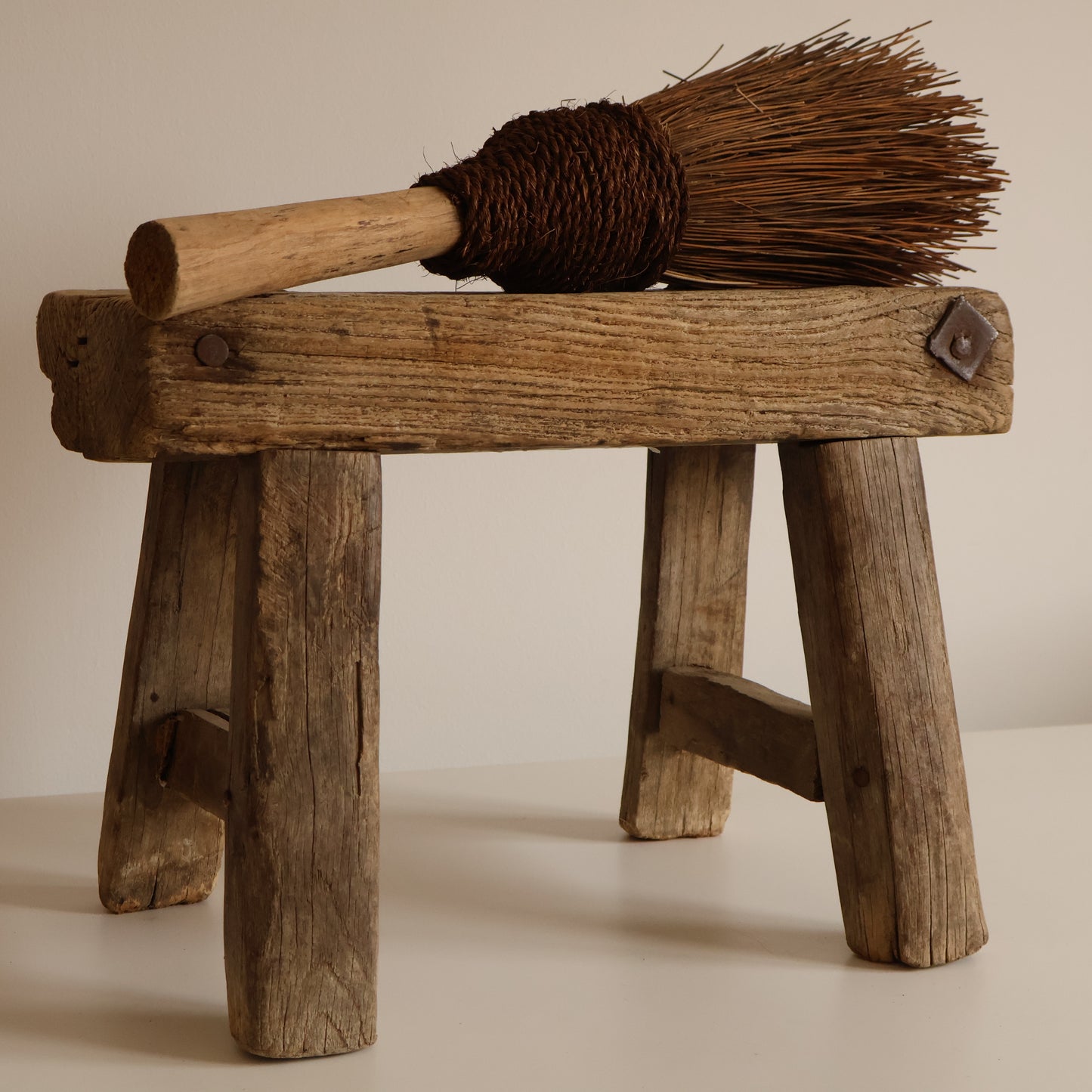 Small elm stool - Amos