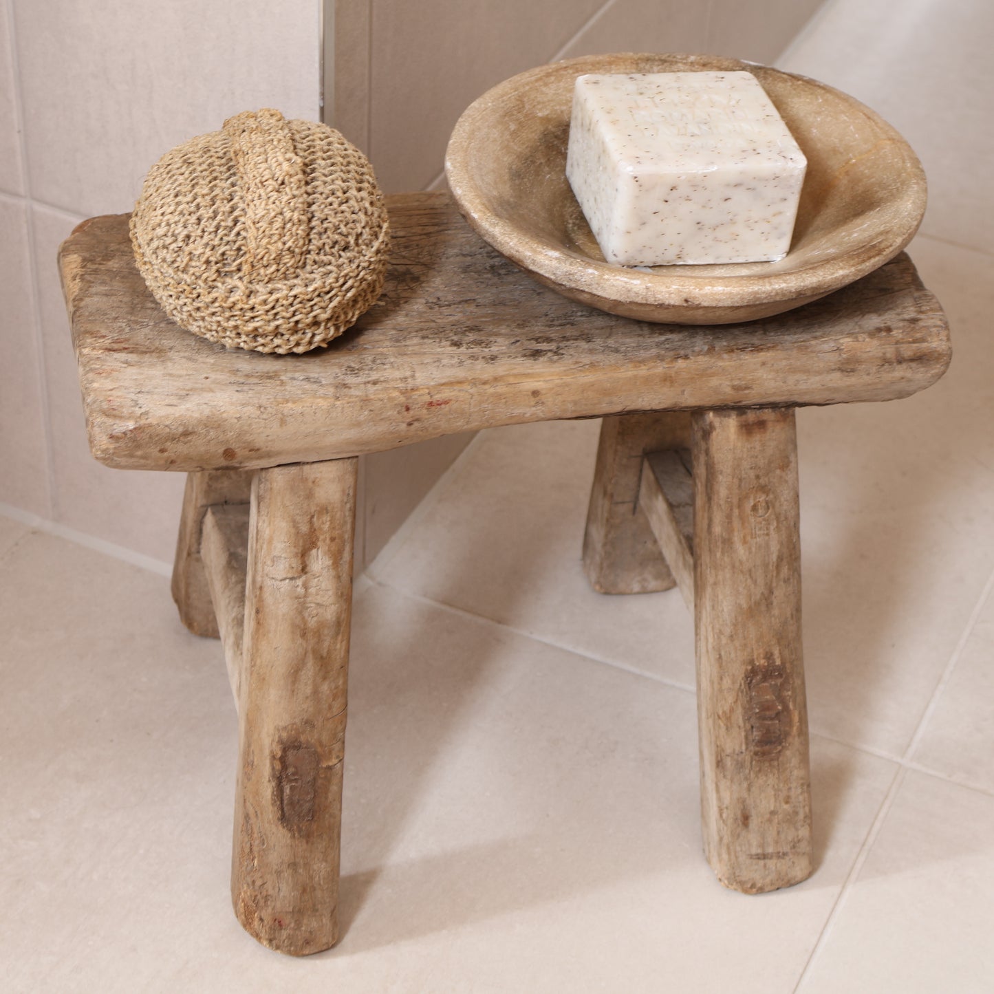 Elm stool - Hetta